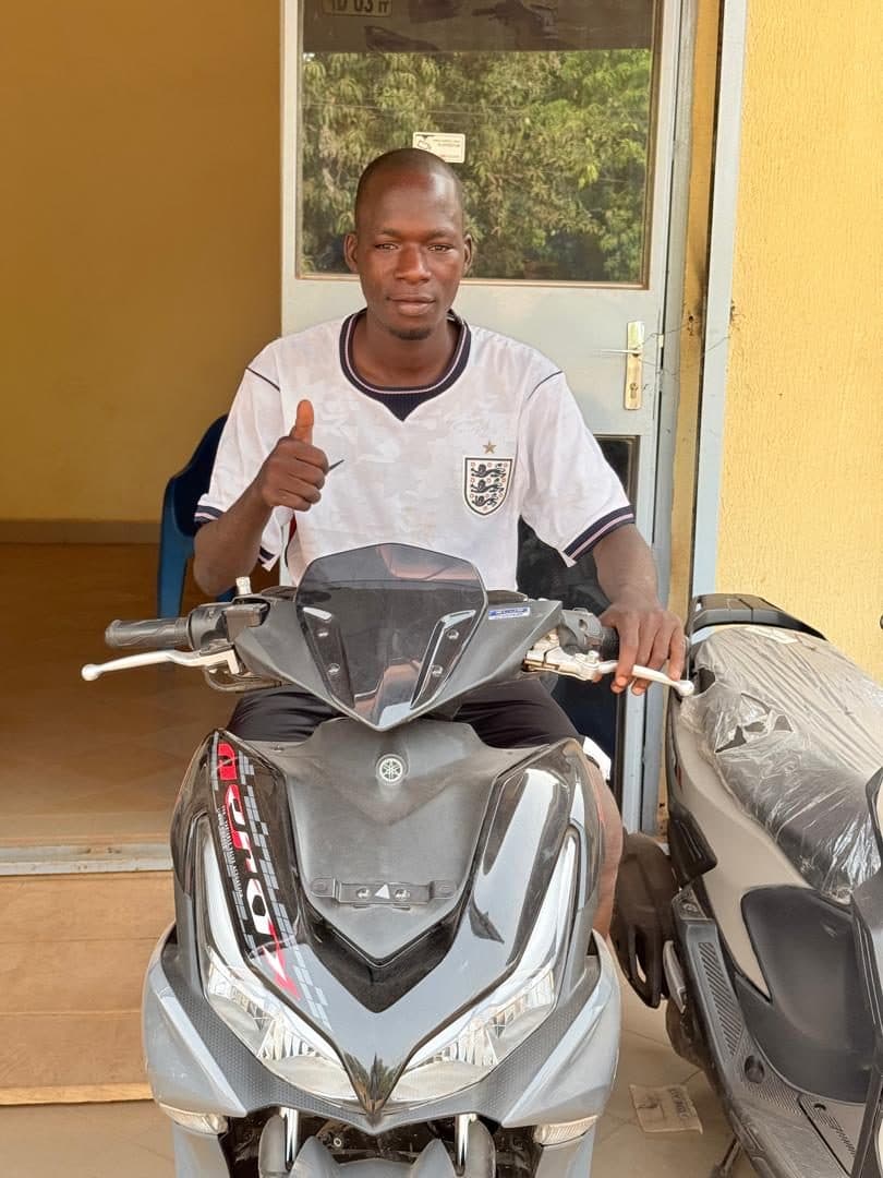Les motos sont disponibles à la boutique.